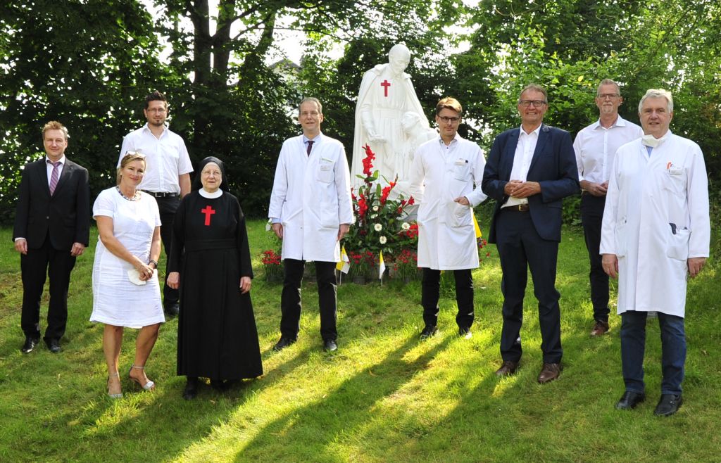 Das Leitungsteam der Kamillus Klinik in Asbach. Ganz rechts: Doktor Phlau, 3. von rechts; Rainer Kaul. Foto: Klaus Khnen