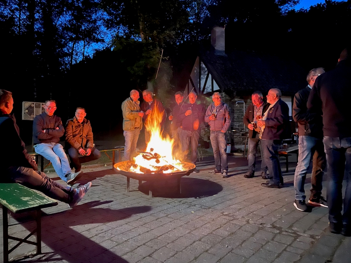 Als Anerkennung fr die gelungenen wie harmonischen Einstze an Schaustollen und Backesplatz in Katzwinkel und Elkhausen fand nun eine Feier statt. (Fotos: Ortsgemeinde)