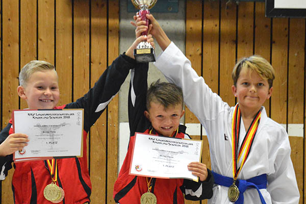 Das Siegreiche U10 Team mit Finley Becker, Yannik Becker und Luan Fajardo. Foto: Verein