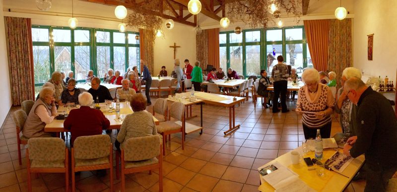 Blick in den Gemeindesaal in der Brucher Unterkirche Foto: Veranstalter