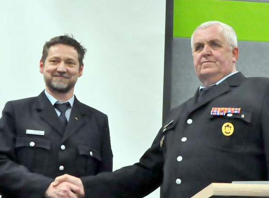 Volker Hain (links) folgt auf Peter Benner als Vorsitzender des Kreisfeuerwehrverbandes Altenkirchen. (Foto: kk) 