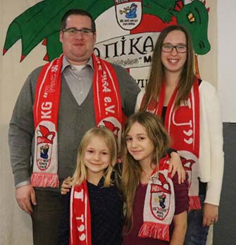 Freuen sich auf die Proklamation: Sitzungsprsident Toni Stum, Prinzessin Anika I. (Mller), Kinderprinzessin Ricarda I. (links) mit Begleiterin Leyla Kolwe. Foto: Verein