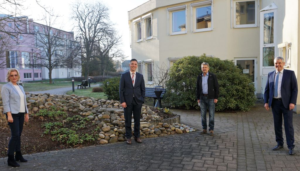 Klinikleitung des Krankenhauses Dierdorf/Selters. V. l. n r. Sabine Schmalebach (KHDS-Pflegedirektorin), Jrg Geenen (zuknftiger stv. Geschftsfhrer des KHDS), Dr. med. Reinhold Ostwald, rztlicher Direktor des KHDS sowie Guido Wernert, KHDS-Geschftsfhrer. Foto: KHDS