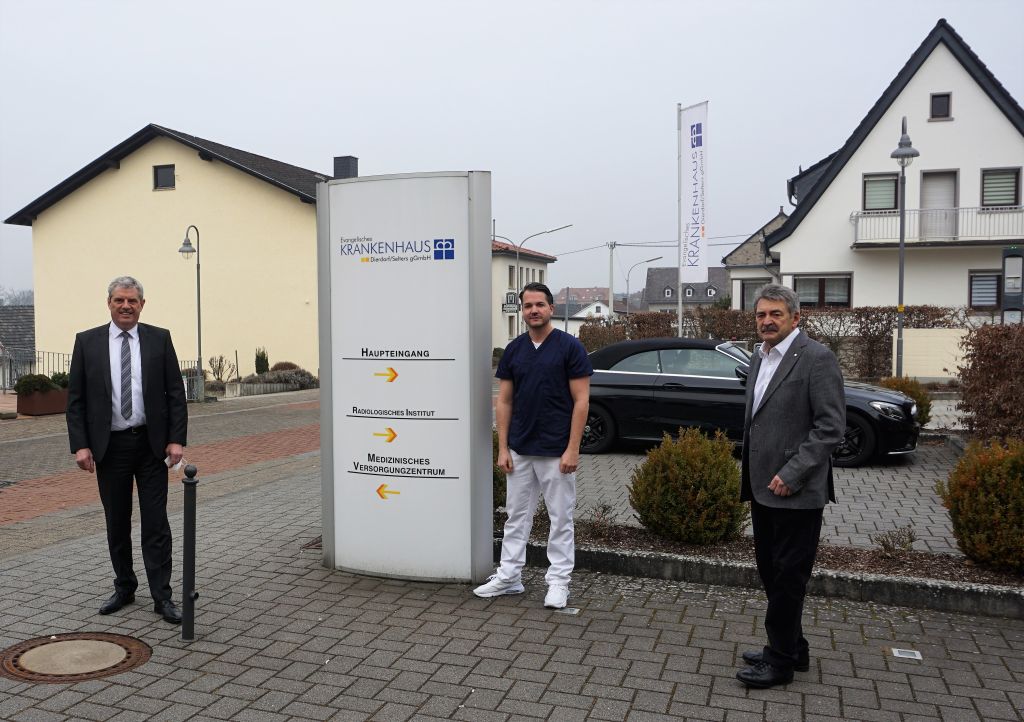 V. l. n. r.: Guido Wernert, KHDS-Geschftsfhrer, Dr. Daniel Borsotto, Radiologie Hunsrck Mosel und Dr. Reinhold, Ostwald rztlicher Direktor des KHDS. Foto: KHDS 