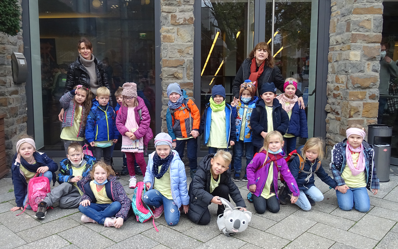 Die Kinder fuhren mit dem Zug nach Siegen, um sich Pinochhio anzuschauen. (Foto: Kita)