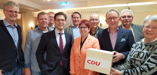 Malte Kilian (3. von links) im Kreis seiner heimischen CDU-Parteifreunde beim Bezirksparteiausschuss in Dieblich. (Foto: CDU) 