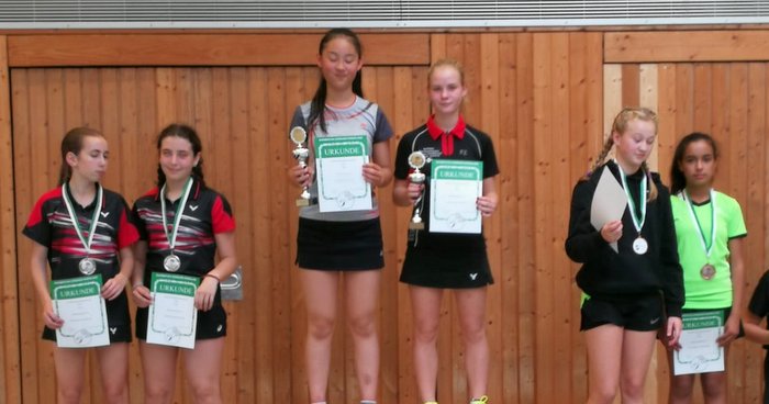 Kim Hoffmann (3. von rechts) ist Badminton-Rheinlandmeisterin. (Foto: BC Altenkirchen)