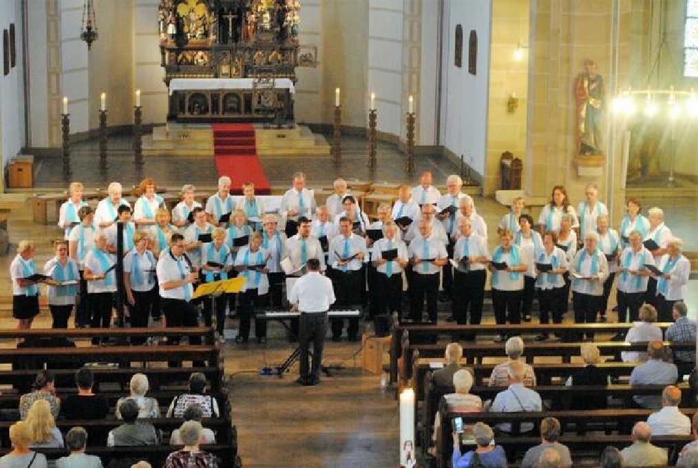 Festmesse mit mehr als 70 Sngern in Elkhausen