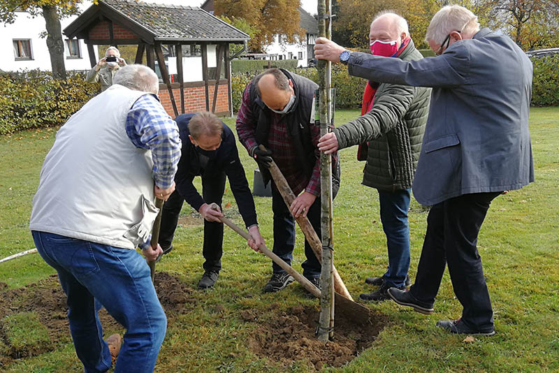 Ein Baum fr die Zukunft in Kircheib gepflanzt