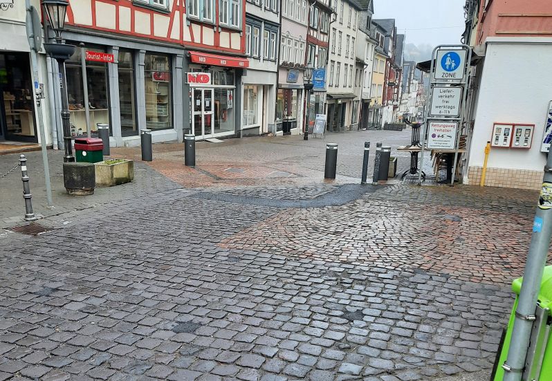 Die Kreuzung Kirchstrae / Elisabethenstrae wird vom 1. Mrz an fr zwei Wochen fr Fahrzeuge gesperrt. Hier wird ein fugngerfreundliches Pflaster eingebaut. Foto: privat