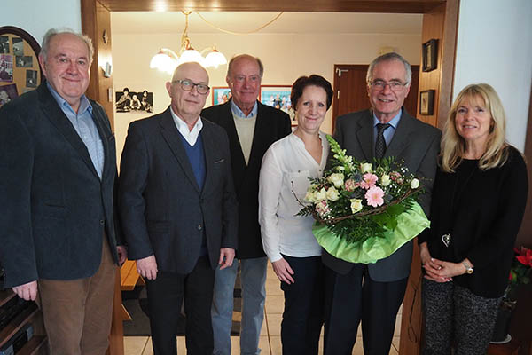 Peter Kirst und seine Frau Marlies freuten sich ber Besuch von Bernhard Wiemer, Michael Kessler, Hajo Stuhltrger und Gabriele Zils. Foto: Stadt Bendorf