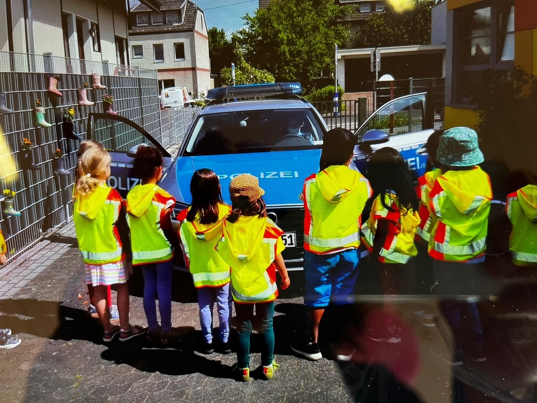 Das Polizeiauto war ein echtes Highlight fr die Kinder. (Foto: privat)