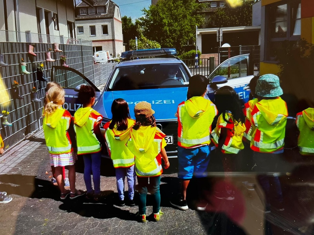 Strahlende Kinderaugen: Polizei im Kindergarten St. Maria Magdalena in Rheinbreitbach