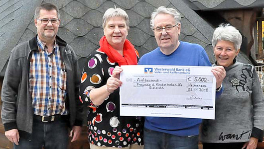 Ulrich und Jutta Fischer mit den Spendern Irene und Jrgen Schulte (von links). (Foto: kk)