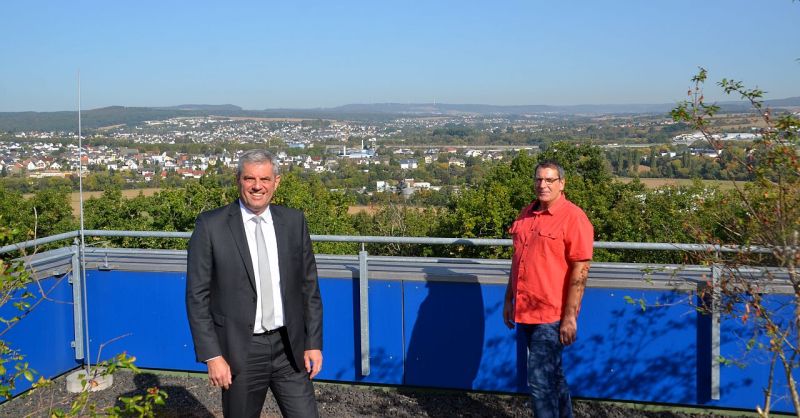 Holger Bu im Gesprch mit Guido Wernert, Geschftsfhrer der Krankenhausgesellschaft (links). Foto: privat