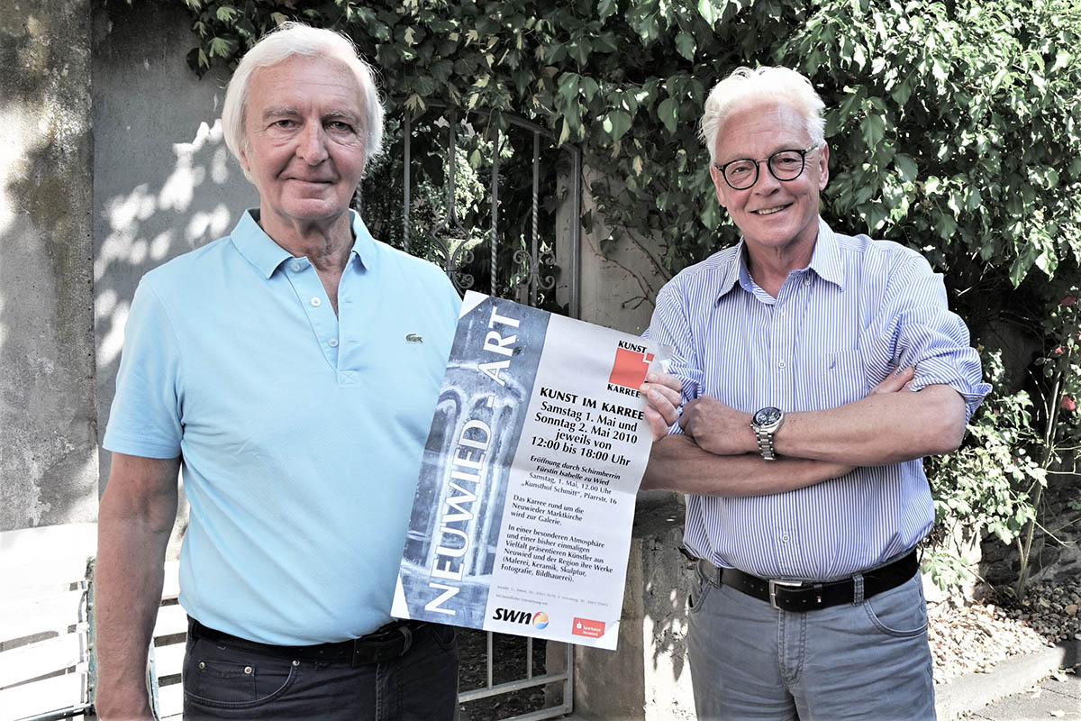 Volker Frohneberg (links) und Ulrich Adeams mit Plakat aus dem Jahr 2010. Fotos: Jrgen Grab