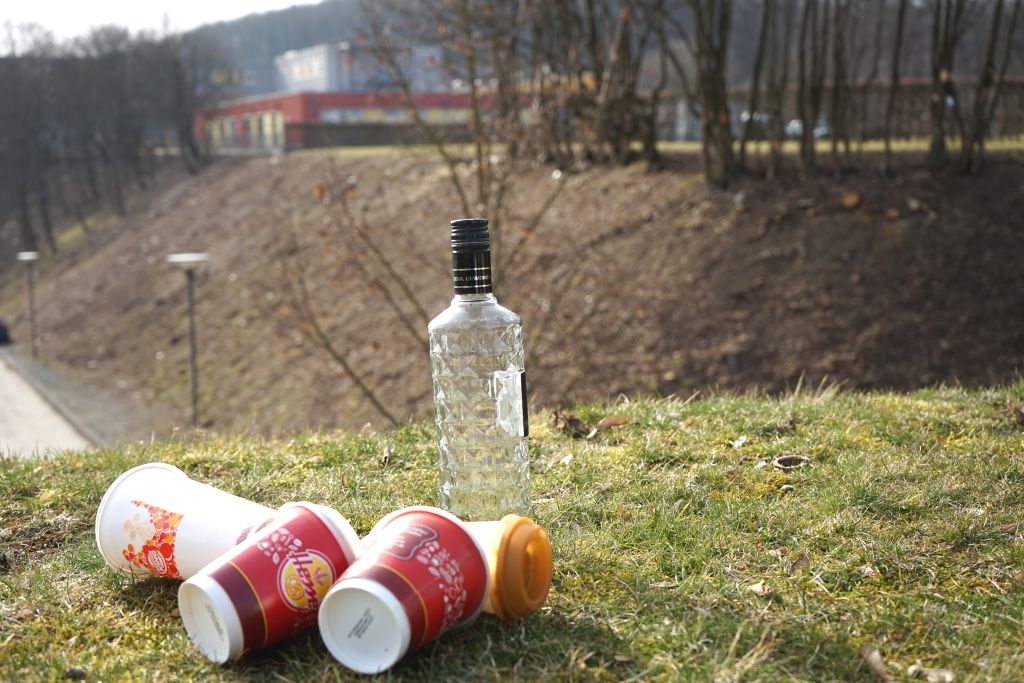 Mll auf dem Gelnde der DRK-Kinderklinik Siegen  leider ein tgliches Problem. Fotos: privat