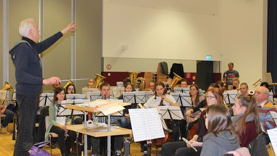 Mit dem Profi: Dirigenten- und Orchesterworkshop in Morsbach 