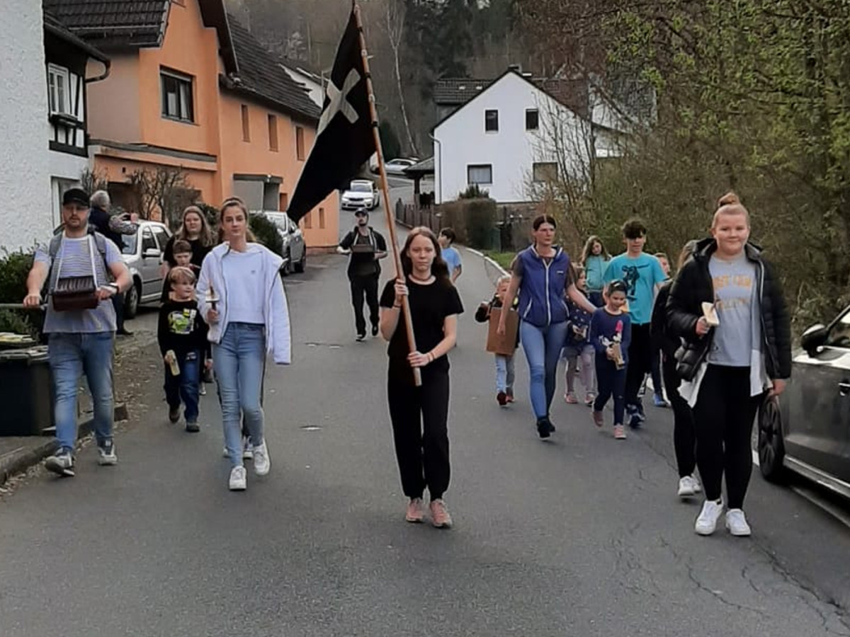 Mit ihren Klappern zogen die Kinder am Osterwochenende durch Selbach. (Foto: privat)