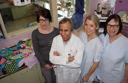 Von rechts: Anja Anderson, Dr. Salem El-Hamid (Chefarzt), Sr. Carolin Utsch und Sr. Susanne Niehs. Foto: Krankenhaus
