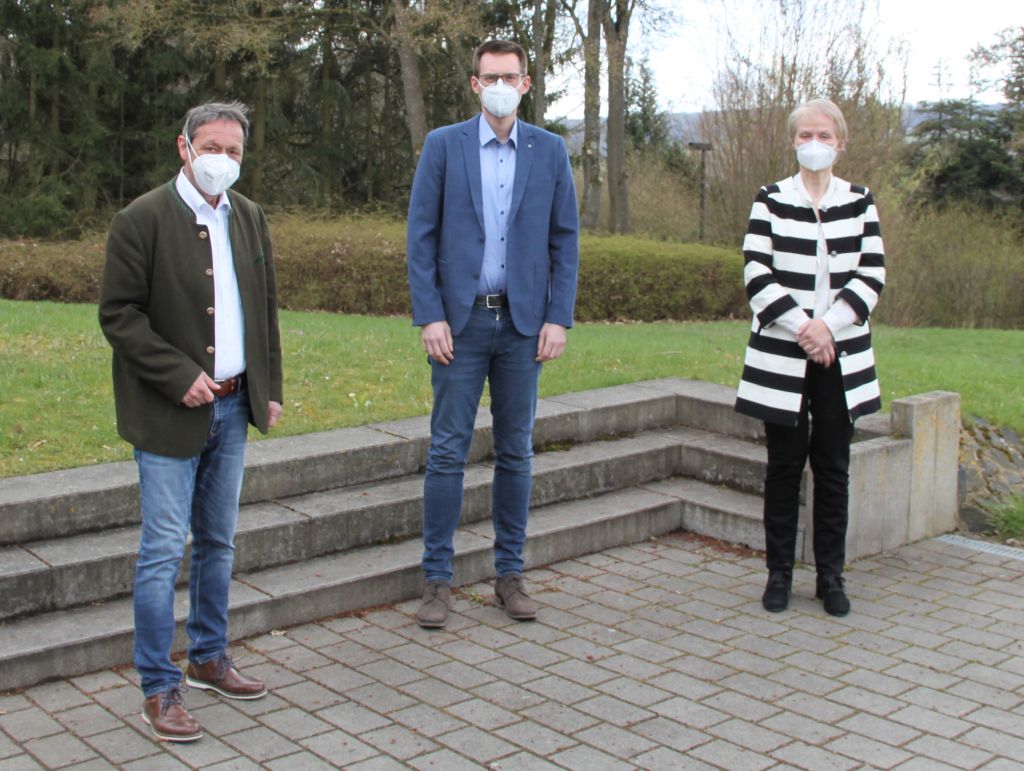 Klimaschutzmanager Johannes Baumannn (Mitte) hat krzlich seine Arbeit aufgenommen. Foto: Pressestelle der Kreisverwaltung