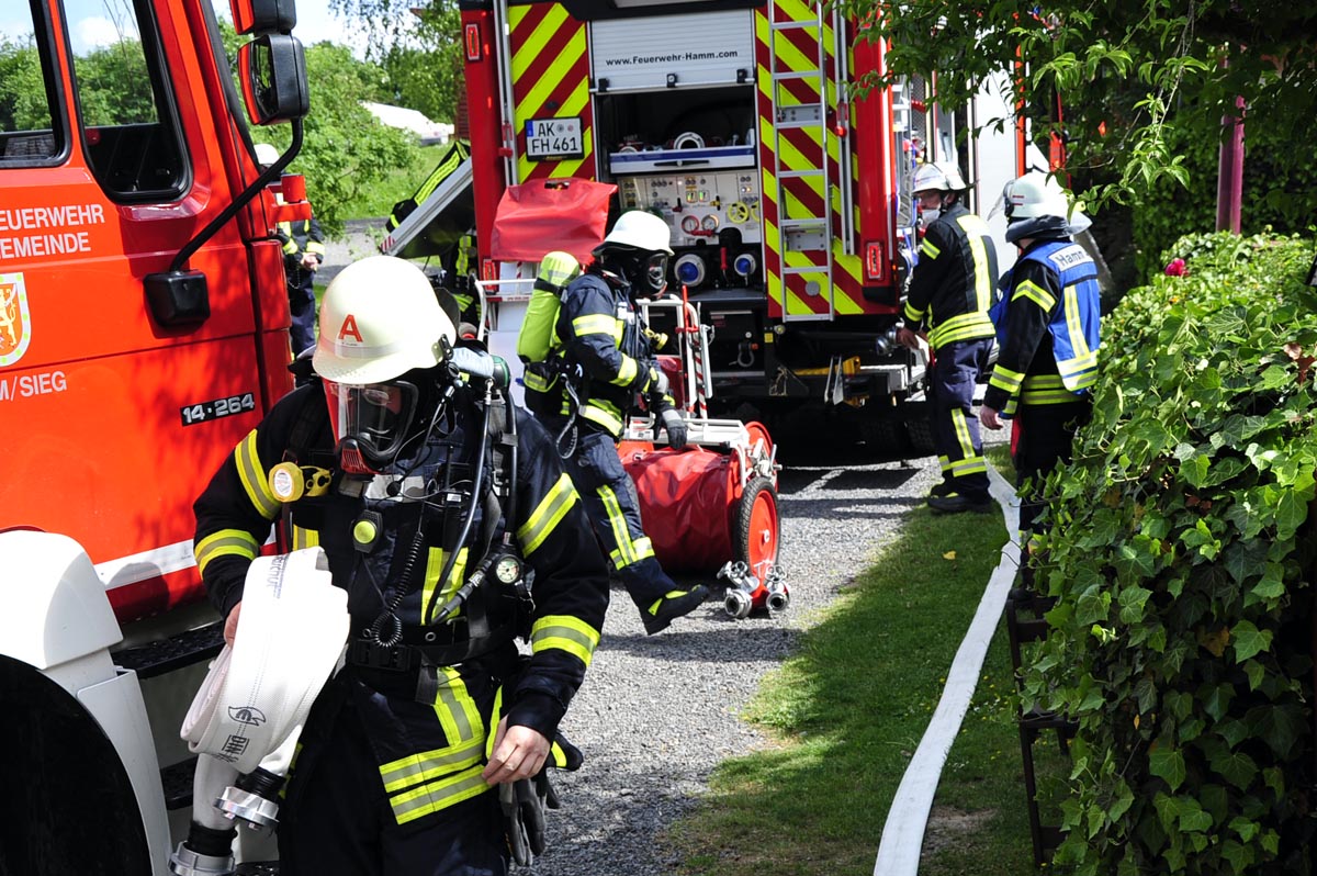 Länderübergreifende Zusammenarbeit: Feuerwehren Hamm und Leuscheid übten gemeinsam
