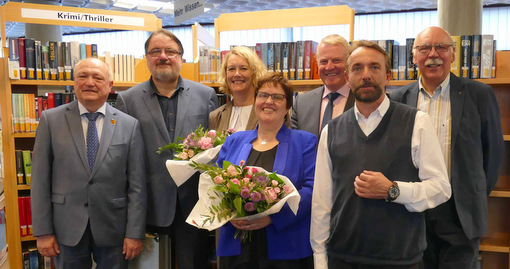 Groer Bahnhof zur Verabschiedung: (von links) Landrat Michael Lieber, Heinz-Gnther Brinken, Dorothee Stcker-Michael, Angelika Klostermann, Bernd Brato,Helmut Mohr und Axel Cherouny. (Foto: by) 