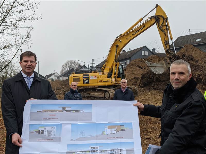 Noch braucht man viel Phantasie, um zu erahnen, was Architekt Achim Stinner (rechts) geplant hat. Das komplette Foto sehen Sie unter dem Artikel. (Foto: ddp)