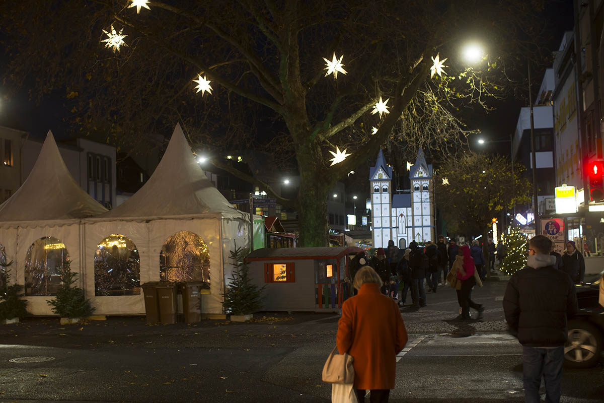 Stimmungsvoller Knuspermarkt in Neuwied feierlich erffnet