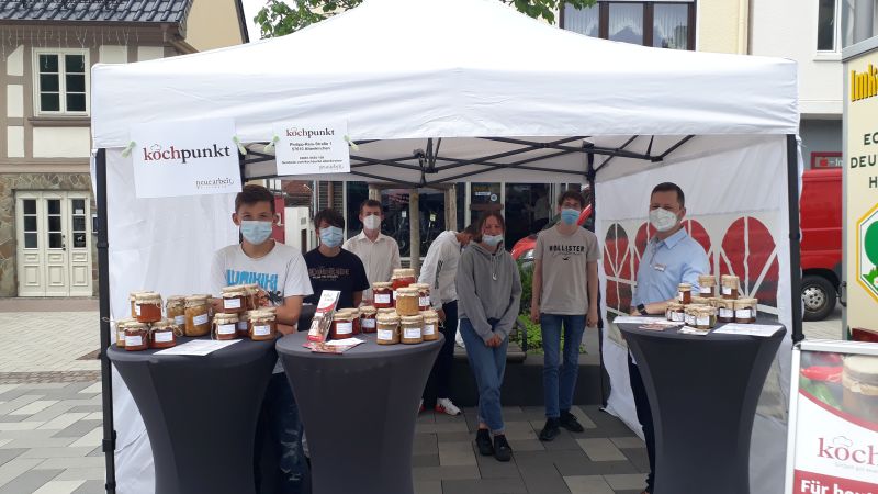 Erfahrungen sammeln beim Verkauf auf dem Wochenmarkt. Foto: privat