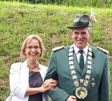 Das amtierende Knigspaar der Leuzbach-Bergenhausener Schtzen: Knig Dirk I. und Knigin Alexandra (Euteneuer). (Foto: Verein) 