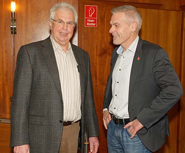 Helmut Kohl und VG-Brgermeister Fred Jngerich. Foto: Verein