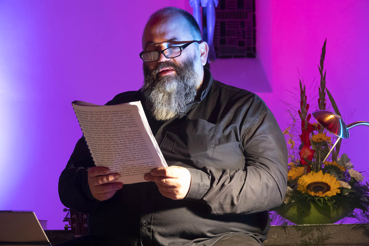 Besondere Lesung mit Micha Krmer in der evangelischen Kirche in Flammersfeld