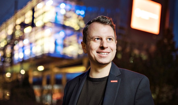 Christoph Krause, Leiter des Kompetenzzentrums Digitales Handwerk Koblenz, informiert zum Theam Digital Scouts in Altenkirchen. (Foto: Stefan Veres)