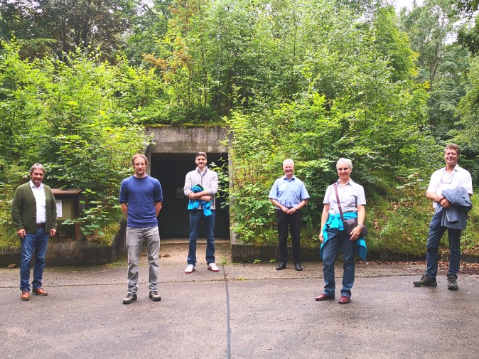 (v.l.): Stellvertretender Zweckverbandsvorsteher Achim Schwickert, Naturparkreferent Stefan Eschenauer, Daniel Untiedt (SGD Nord), Zweckverbandsvorsteher Landrat Frank Puchtler, Mette Zillich und Matthias Schneider (Quelle: Pressestelle der Kreisverwaltung)