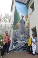 Graffiti-„Künstler“ der Vielbacher Klinik vor ihrem Werk. Foto: privat