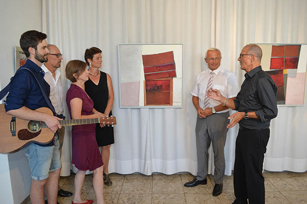 Von links: Wolfgang Fieck, Landrat Achim Hallerbach, Rosemarie Ringer, Rosina Kusche Knirsch, Bernd Willscheid und Tilmann Ringer. Foto: Kreisverwaltung
