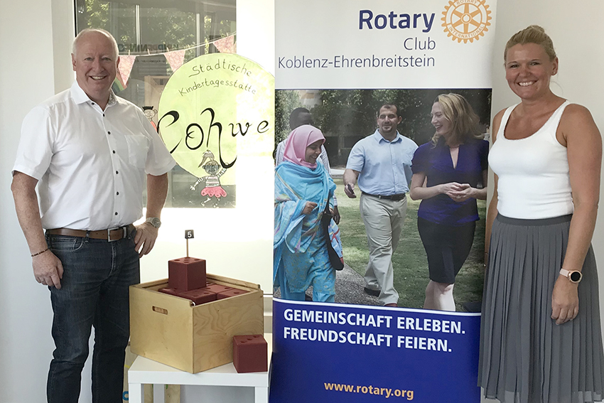 Rotary-Club Koblenz-Ehrenbreitstein spendet Mathe-Kisten 