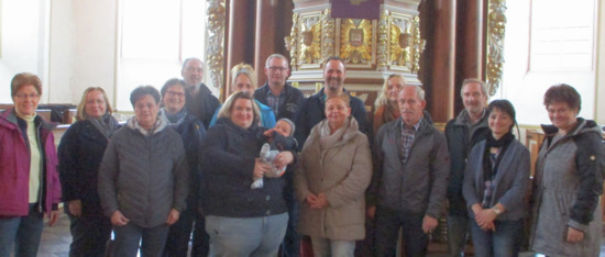 Sogar mit Ksternachwuchs kamen die  Kster aus den 16 Kirchengemeinden des Evangelischen Kirchenkreises zu ihrem Konvent in Daaden zusammen. (Foto: Petra Stroh)