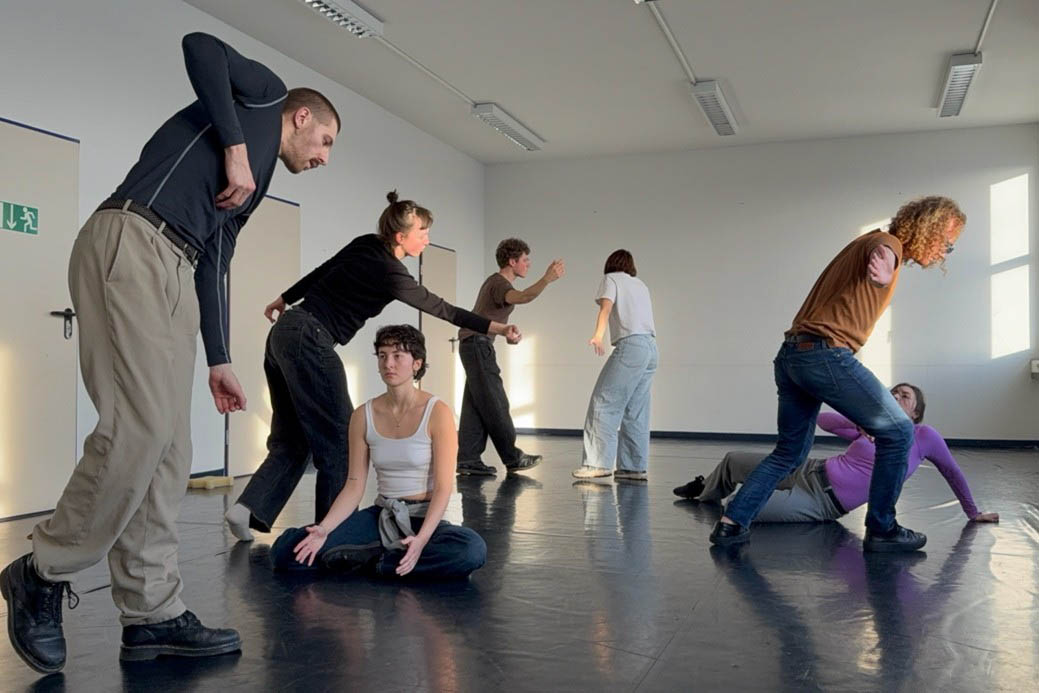 Performer:innen w�hrend der Performanceproben, D�sseldorf. Foto: Daniela Georgieva
