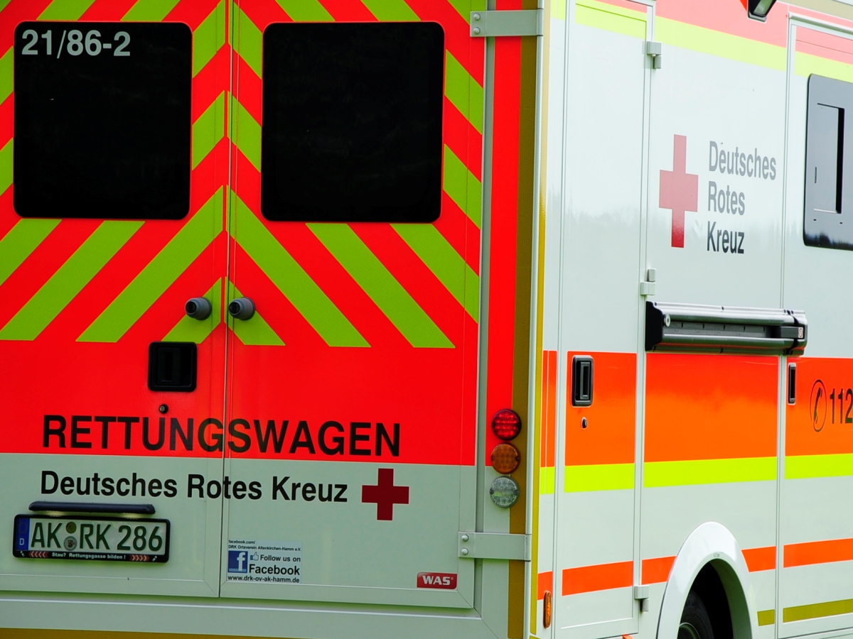 Zwischen Niederfischbach und Kirchen: Schwerer Unfall mit verletzter Person auf L 280
