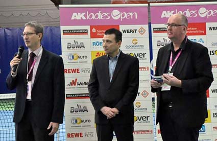 Erffneten die 5. "AK ladies open" Hans-Gnter Schmidts, Turnierdirektor Razvan Mihai und Sigi Paulat (von links). Fotos: kk