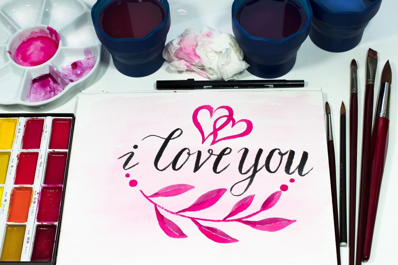 Die Kunst der schnen Buchstaben ist am Valentinstag besonders gefragt. Foto: pixabay.com