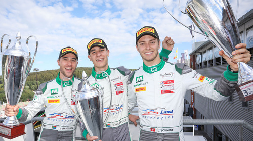 Kelvin und Sheldon van der Linde sowie Jeffrey Schmidt (von links) fuhren in Spa den dritten Platz fr Montaplast by Land-Motorsport ein. (Foto: Gruppe C GmbH) 