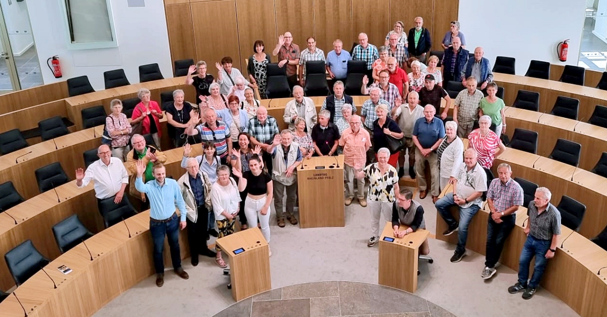 Matthias Reuber empfing im Juni seine erste Besuchergruppe im Mainzer Landtag - zwei weitere Fahrten sind schon geplant. (Foto: privat)