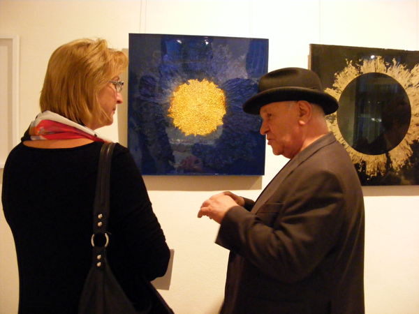 Auch wechselnde Ausstellungen wie die des renommierten Metallbildners Peter Schmidt (rechts) gehrten zum abwechslungsreichen Museumsprogramm des vergangenen Jahres. Foto: Stadtverwaltung Bendorf