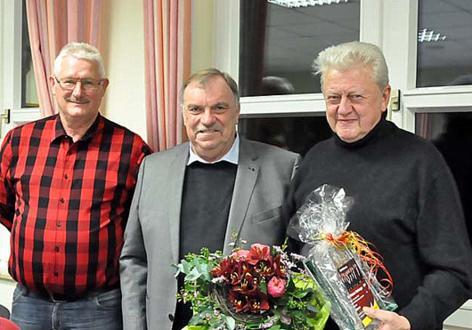 Der WSN-Vorsitzende Eckhard Gansauer (links) mit zwei Machern des Vereins: Horst Klein (Mitte) ist jetzt Ehrenvorsitzender, Bodo Nchel erhielt die Ehrenplakette. (Foto: kk) 