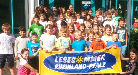 Vorfreude auf den Lesesommer Rheinland-Pfalz bei der Hellertal-Grundschule in Alsdorf (Foto: Veranstalter/Angelika Klostermann). 