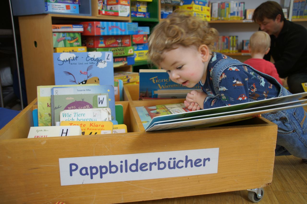 Auf die Pltze fertig los: Die Lesestarttasche ist ab sofort in der Stadtbcherei erhltlich.  Stiftung Lesen/BMBF