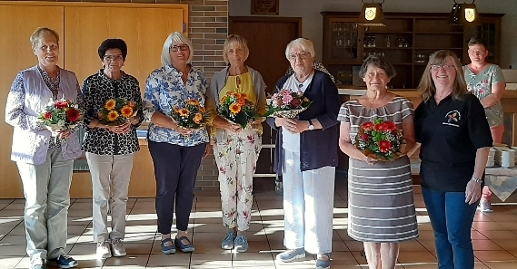 Zum ersten Mal ehrte Landfrauen-Bezirk Altenkirchen Mitglieder. (Foto: Landfrauen)